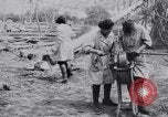 Image les femmes britanniques effectuant du travail du temps de guerre Royaume-Uni, 1916, de la seconde 16 séquences d'archives historiques vidéo 65675027180