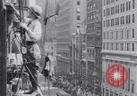 Image les femmes britanniques effectuant du travail du temps de guerre Royaume-Uni, 1916, de la seconde 28 séquences d'archives historiques vidéo 65675027180