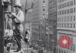 Image les femmes britanniques effectuant du travail du temps de guerre Royaume-Uni, 1916, de la seconde 30 séquences d'archives historiques vidéo 65675027180