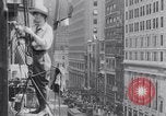 Image les femmes britanniques effectuant du travail du temps de guerre Royaume-Uni, 1916, de la seconde 31 séquences d'archives historiques vidéo 65675027180