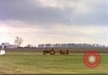 Immagine di Trattore visto da treno Amtrak United States USA, 1985, secondo 4 filmato di repertorio 65675027196