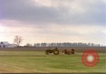 Immagine di Trattore visto da treno Amtrak United States USA, 1985, secondo 5 filmato di repertorio 65675027196