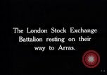 Image London Stock Exchange bataillon d'amis pendant Première Guerre Mondiale France, 1918, de la seconde 4 séquences d'archives historiques vidéo 65675027215