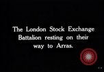 Image London Stock Exchange bataillon d'amis pendant Première Guerre Mondiale France, 1918, de la seconde 5 séquences d'archives historiques vidéo 65675027215