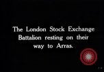 Image London Stock Exchange bataillon d'amis pendant Première Guerre Mondiale France, 1918, de la seconde 6 séquences d'archives historiques vidéo 65675027215