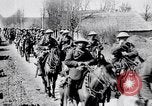 Image 10e Régiment de cavalerie Royal Hussars d'Arras France, 1918, de la seconde 28 séquences d'archives historiques vidéo 65675027218