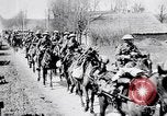 Image 10e Régiment de cavalerie Royal Hussars d'Arras France, 1918, de la seconde 32 séquences d'archives historiques vidéo 65675027218