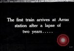 Image train de ravitaillement militaire d'Arras France, 1918, de la seconde 1 séquences d'archives historiques vidéo 65675027220