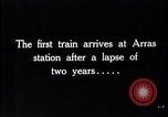Image train de ravitaillement militaire d'Arras France, 1918, de la seconde 5 séquences d'archives historiques vidéo 65675027220