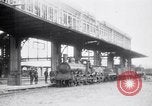 Image train de ravitaillement militaire d'Arras France, 1918, de la seconde 31 séquences d'archives historiques vidéo 65675027220
