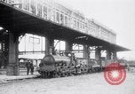 Image train de ravitaillement militaire d'Arras France, 1918, de la seconde 32 séquences d'archives historiques vidéo 65675027220
