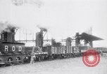 Image train de ravitaillement militaire d'Arras France, 1918, de la seconde 39 séquences d'archives historiques vidéo 65675027220
