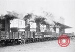 Image train de ravitaillement militaire d'Arras France, 1918, de la seconde 43 séquences d'archives historiques vidéo 65675027220