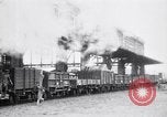Image train de ravitaillement militaire d'Arras France, 1918, de la seconde 45 séquences d'archives historiques vidéo 65675027220