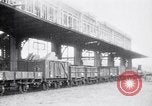 Image train de ravitaillement militaire d'Arras France, 1918, de la seconde 48 séquences d'archives historiques vidéo 65675027220