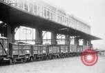 Image train de ravitaillement militaire d'Arras France, 1918, de la seconde 51 séquences d'archives historiques vidéo 65675027220