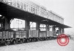 Image train de ravitaillement militaire d'Arras France, 1918, de la seconde 55 séquences d'archives historiques vidéo 65675027220