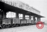 Image train de ravitaillement militaire d'Arras France, 1918, de la seconde 56 séquences d'archives historiques vidéo 65675027220