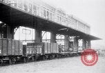 Image train de ravitaillement militaire d'Arras France, 1918, de la seconde 58 séquences d'archives historiques vidéo 65675027220