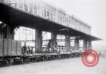 Image train de ravitaillement militaire d'Arras France, 1918, de la seconde 62 séquences d'archives historiques vidéo 65675027220