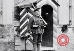 Image sentinelle au quartier général britannique France, 1918, de la seconde 6 séquences d'archives historiques vidéo 65675027221