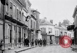 Image sentinelle au quartier général britannique France, 1918, de la seconde 23 séquences d'archives historiques vidéo 65675027221