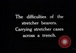 Image brancardiers ont certaines difficultés France, 1917, de la seconde 5 séquences d'archives historiques vidéo 65675027241