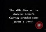 Image brancardiers ont certaines difficultés France, 1917, de la seconde 8 séquences d'archives historiques vidéo 65675027241