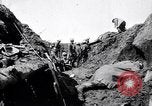 Image brancardiers ont certaines difficultés France, 1917, de la seconde 12 séquences d'archives historiques vidéo 65675027241