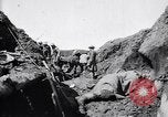 Image brancardiers ont certaines difficultés France, 1917, de la seconde 36 séquences d'archives historiques vidéo 65675027241