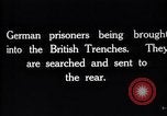 Standbild deutschen Kriegsgefangenen an der Vorderseite Frankreich, 1917, aus Sekunde 3 historischem Filmmaterial Videoclip 65675027243
