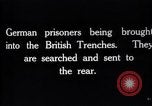 Standbild deutschen Kriegsgefangenen an der Vorderseite Frankreich, 1917, aus Sekunde 6 historischem Filmmaterial Videoclip 65675027243