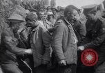 Standbild deutschen Kriegsgefangenen an der Vorderseite Frankreich, 1917, aus Sekunde 10 historischem Filmmaterial Videoclip 65675027243