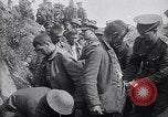 Standbild deutschen Kriegsgefangenen an der Vorderseite Frankreich, 1917, aus Sekunde 11 historischem Filmmaterial Videoclip 65675027243