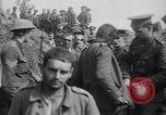 Standbild deutschen Kriegsgefangenen an der Vorderseite Frankreich, 1917, aus Sekunde 15 historischem Filmmaterial Videoclip 65675027243