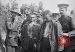 Standbild deutschen Kriegsgefangenen an der Vorderseite Frankreich, 1917, aus Sekunde 19 historischem Filmmaterial Videoclip 65675027243