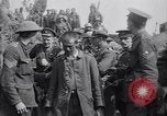 Standbild deutschen Kriegsgefangenen an der Vorderseite Frankreich, 1917, aus Sekunde 21 historischem Filmmaterial Videoclip 65675027243