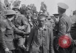 Standbild deutschen Kriegsgefangenen an der Vorderseite Frankreich, 1917, aus Sekunde 22 historischem Filmmaterial Videoclip 65675027243
