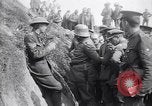 Standbild deutschen Kriegsgefangenen an der Vorderseite Frankreich, 1917, aus Sekunde 29 historischem Filmmaterial Videoclip 65675027243