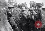 Standbild deutschen Kriegsgefangenen an der Vorderseite Frankreich, 1917, aus Sekunde 31 historischem Filmmaterial Videoclip 65675027243