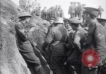 Standbild deutschen Kriegsgefangenen an der Vorderseite Frankreich, 1917, aus Sekunde 32 historischem Filmmaterial Videoclip 65675027243