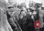 Standbild deutschen Kriegsgefangenen an der Vorderseite Frankreich, 1917, aus Sekunde 33 historischem Filmmaterial Videoclip 65675027243