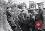 Standbild deutschen Kriegsgefangenen an der Vorderseite Frankreich, 1917, aus Sekunde 37 historischem Filmmaterial Videoclip 65675027243