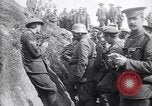 Standbild deutschen Kriegsgefangenen an der Vorderseite Frankreich, 1917, aus Sekunde 38 historischem Filmmaterial Videoclip 65675027243