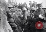 Standbild deutschen Kriegsgefangenen an der Vorderseite Frankreich, 1917, aus Sekunde 39 historischem Filmmaterial Videoclip 65675027243