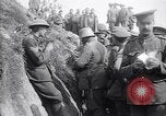 Standbild deutschen Kriegsgefangenen an der Vorderseite Frankreich, 1917, aus Sekunde 40 historischem Filmmaterial Videoclip 65675027243