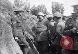 Standbild deutschen Kriegsgefangenen an der Vorderseite Frankreich, 1917, aus Sekunde 43 historischem Filmmaterial Videoclip 65675027243