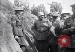 Standbild deutschen Kriegsgefangenen an der Vorderseite Frankreich, 1917, aus Sekunde 44 historischem Filmmaterial Videoclip 65675027243