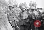 Standbild deutschen Kriegsgefangenen an der Vorderseite Frankreich, 1917, aus Sekunde 47 historischem Filmmaterial Videoclip 65675027243