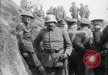 Standbild deutschen Kriegsgefangenen an der Vorderseite Frankreich, 1917, aus Sekunde 48 historischem Filmmaterial Videoclip 65675027243